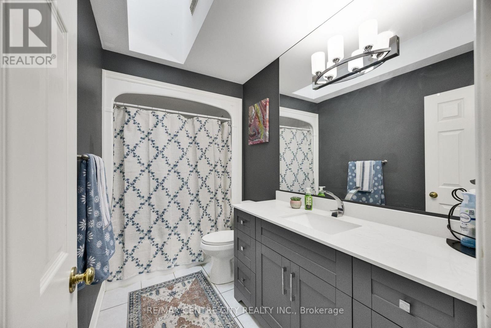 2 Havenwood Way, London North (North O), ON - Indoor Photo Showing Bathroom