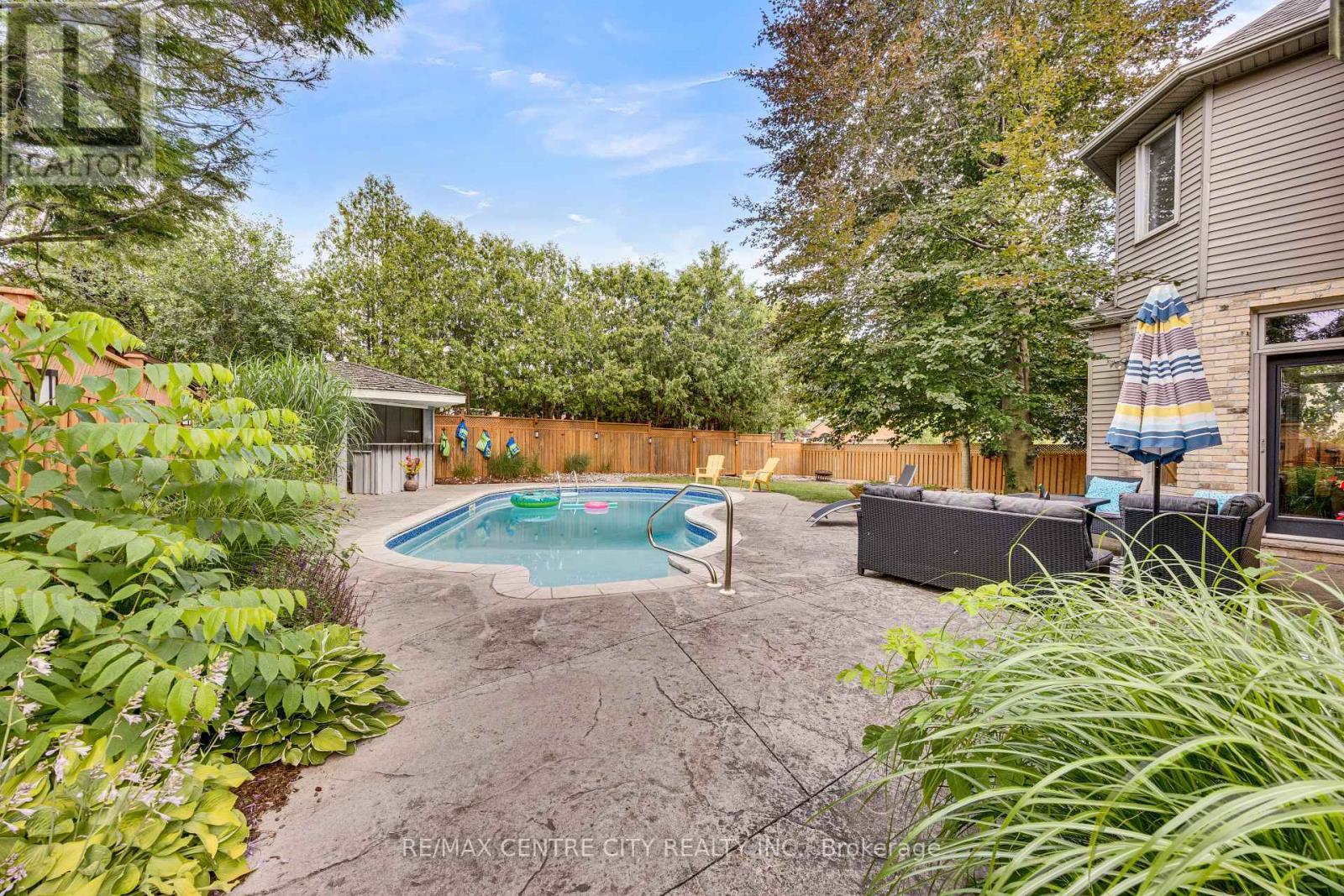 2 Havenwood Way, London North (North O), ON - Outdoor With In Ground Pool