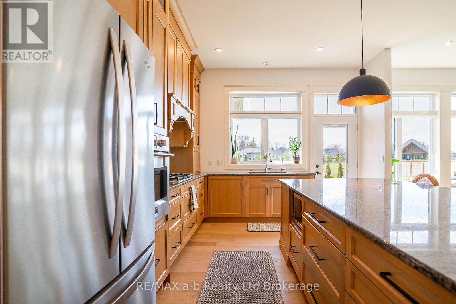 60 August Crescent, Norwich (Otterville), ON - Indoor Photo Showing Kitchen With Upgraded Kitchen