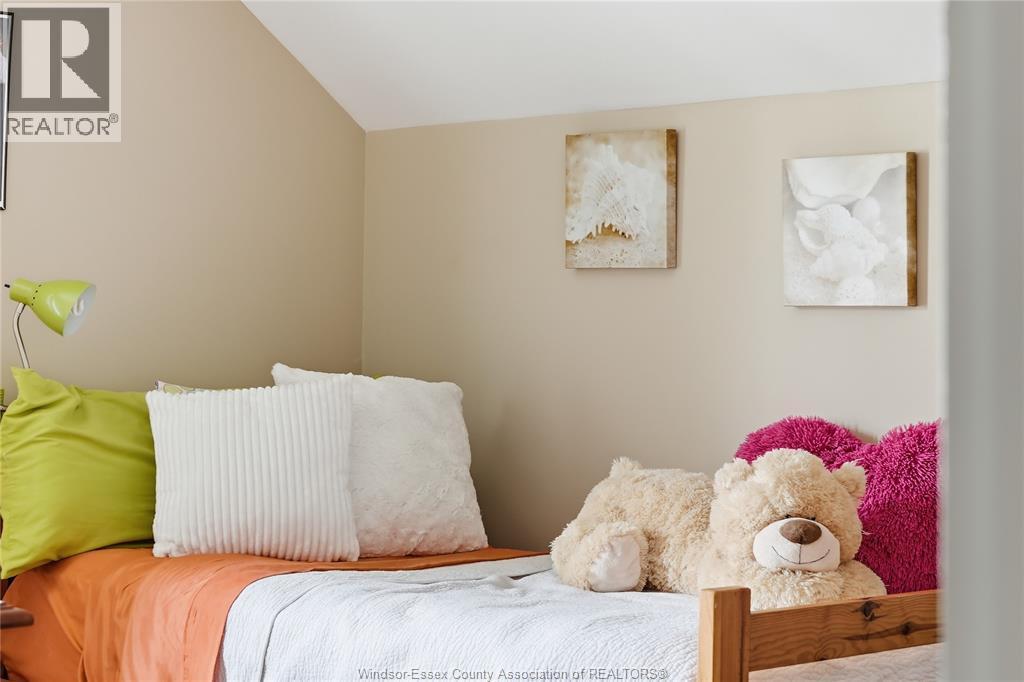 1585 Pillette, Windsor, ON - Indoor Photo Showing Bedroom