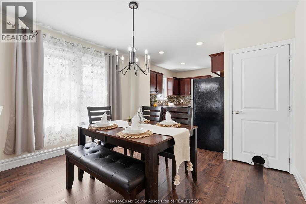 1585 Pillette, Windsor, ON - Indoor Photo Showing Dining Room