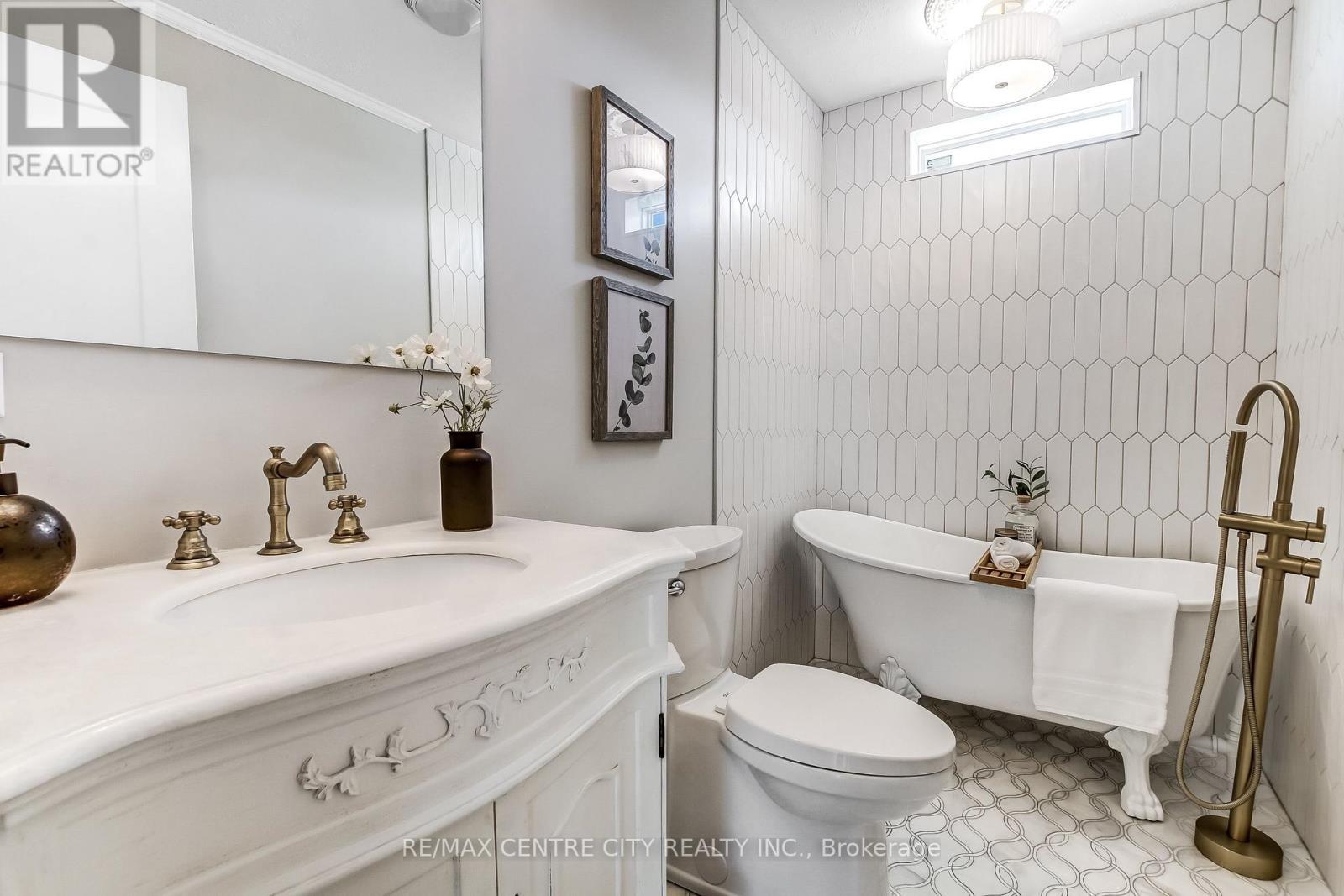 201 - 198 Springbank Drive, London South (South D), ON - Indoor Photo Showing Bathroom