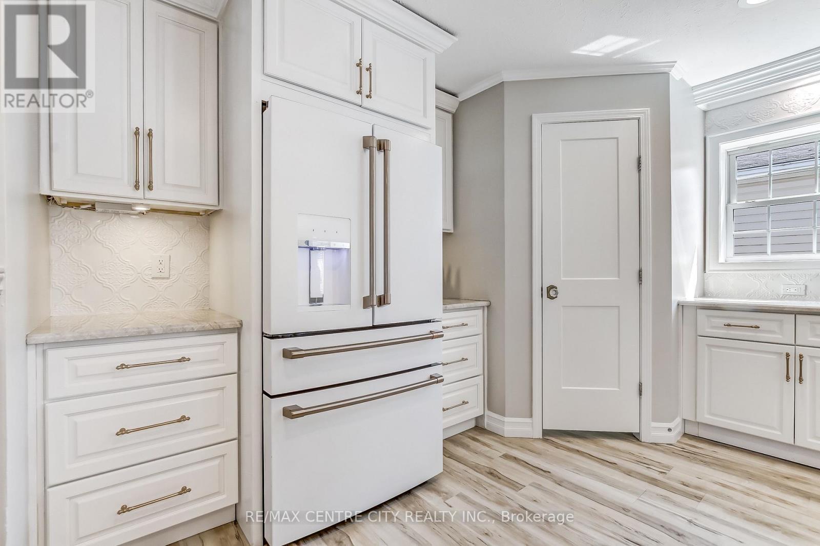 201 - 198 Springbank Drive, London South (South D), ON - Indoor Photo Showing Kitchen