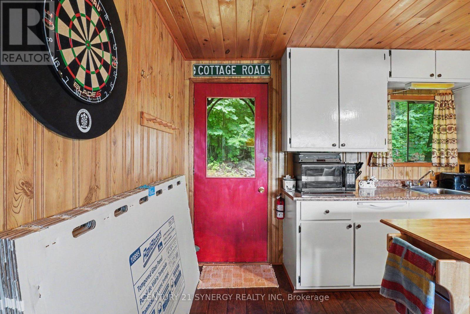 1362 Mosque Lake Lane, Frontenac (Frontenac North), ON - Indoor Photo Showing Kitchen