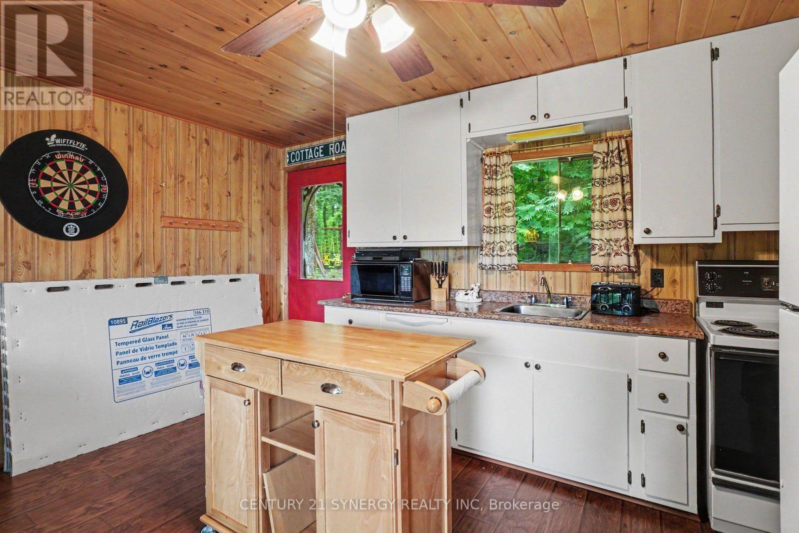 1362 Mosque Lake Lane, Frontenac (Frontenac North), ON - Indoor Photo Showing Kitchen