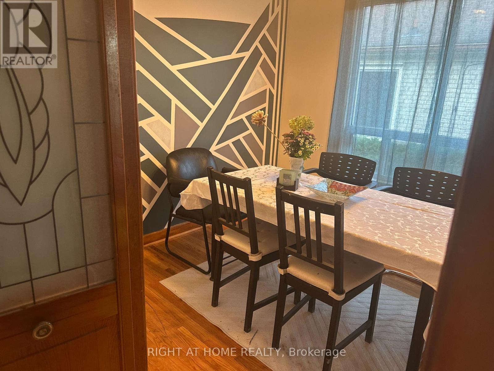 309 Queen Mary Drive, Oakville, ON - Indoor Photo Showing Dining Room