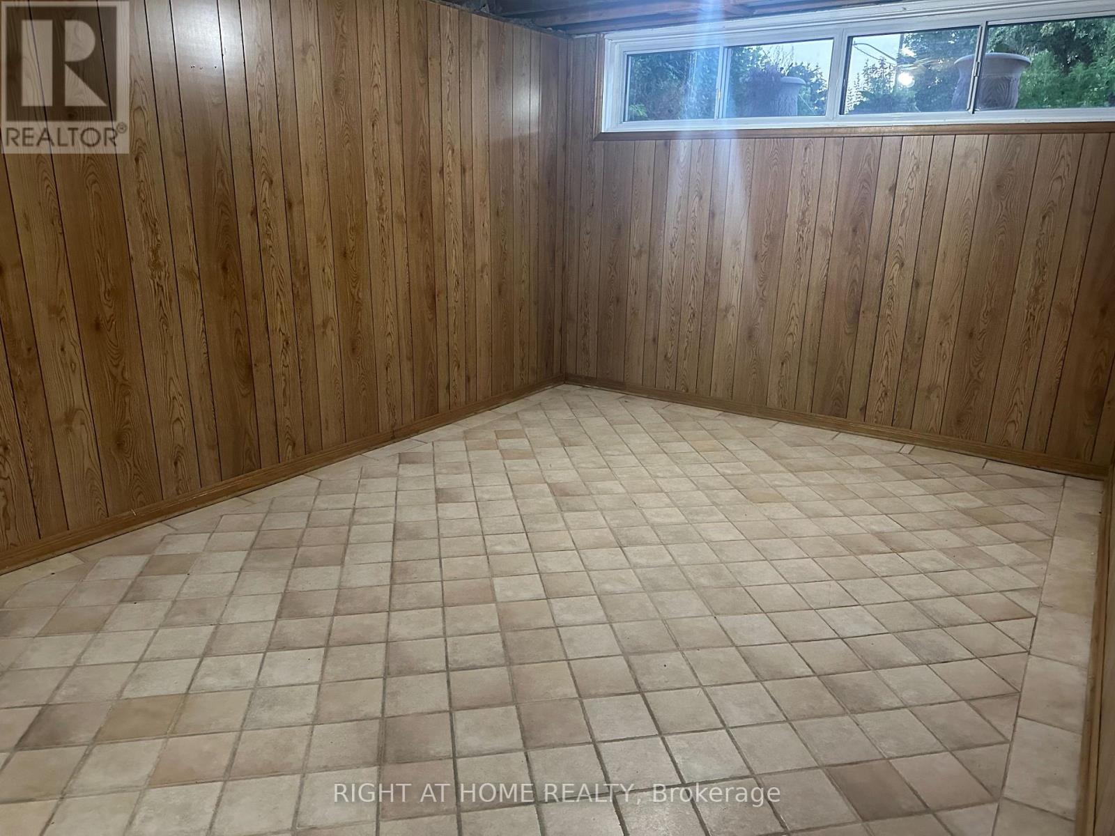 Recreation room in basement with 2 above grade win - 309 Queen Mary Drive, Oakville, ON - Indoor Photo Showing Other Room