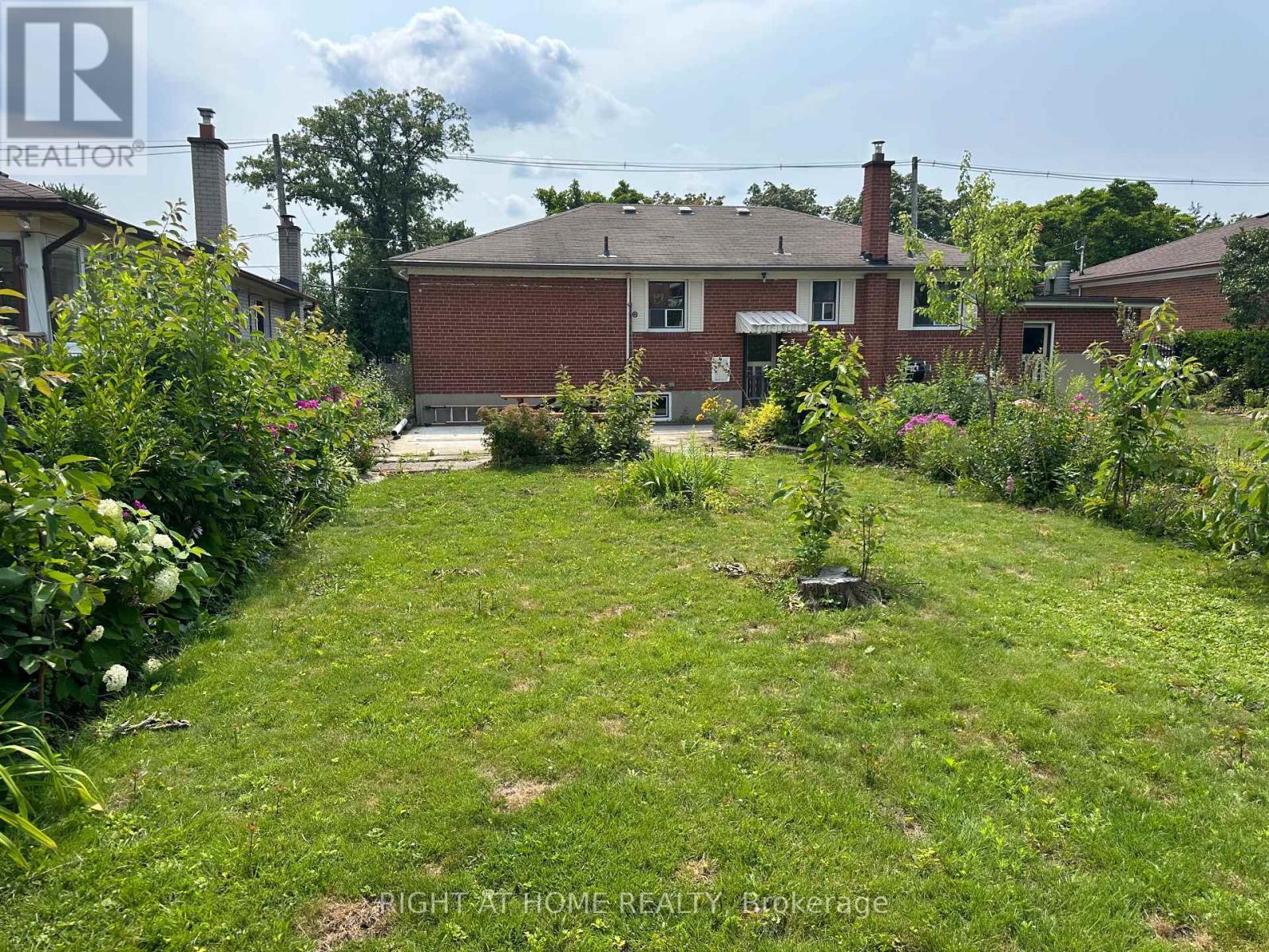 309 Queen Mary Drive, Oakville, ON - Outdoor