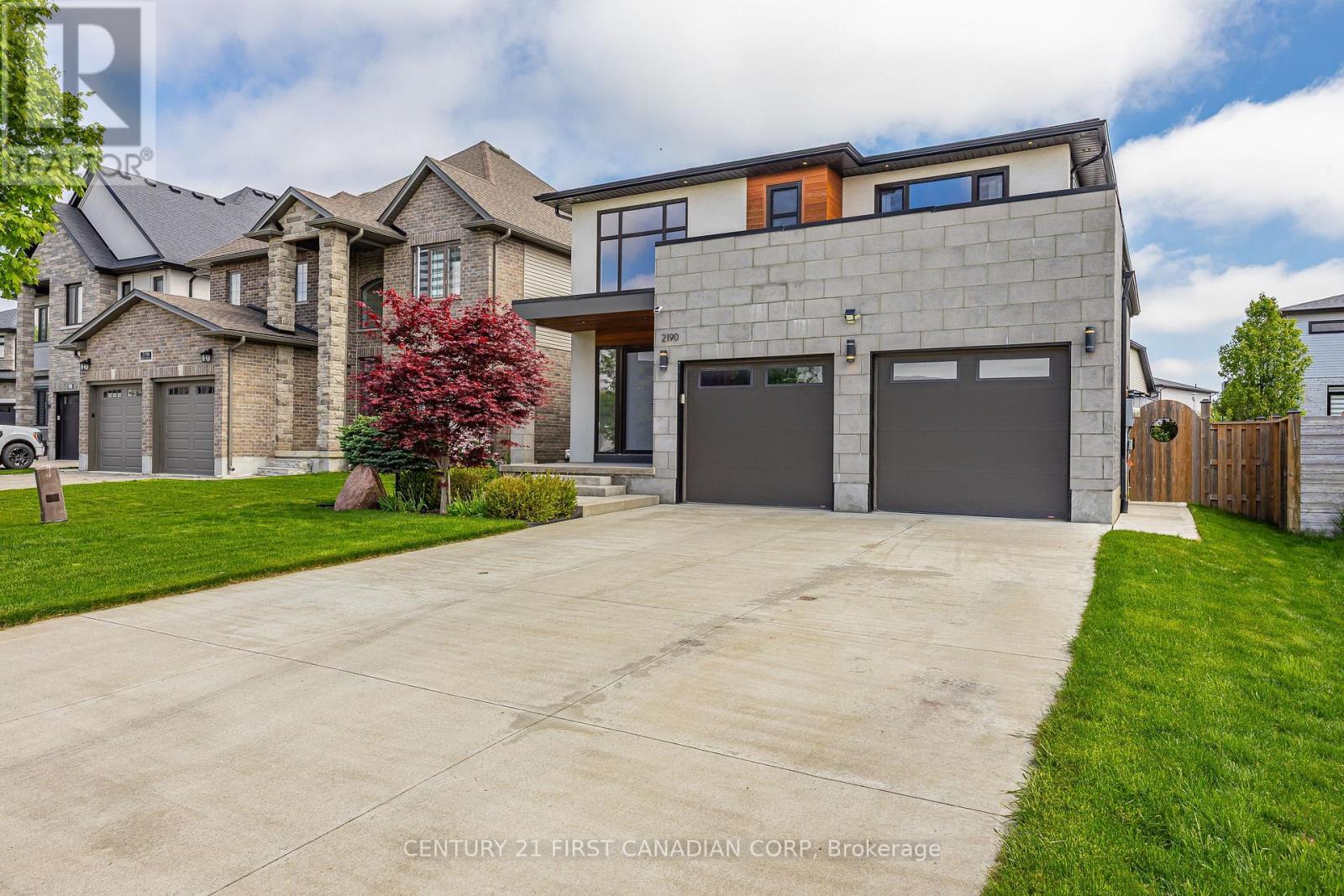 2190 Bakervilla Street, London South (South V), ON - Outdoor With Facade