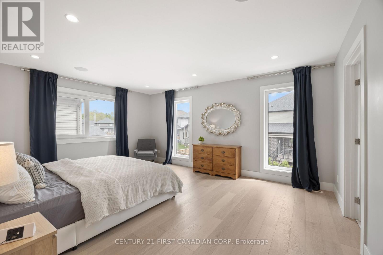 2190 Bakervilla Street, London South (South V), ON - Indoor Photo Showing Bedroom