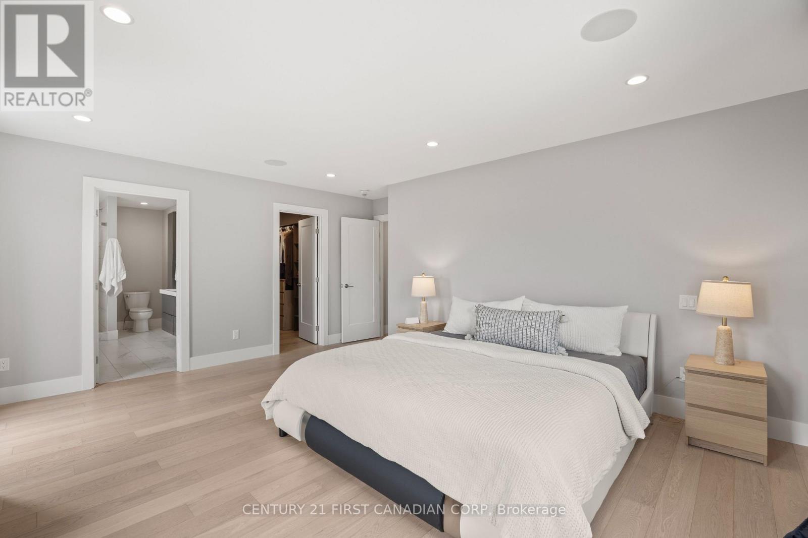 2190 Bakervilla Street, London South (South V), ON - Indoor Photo Showing Bedroom
