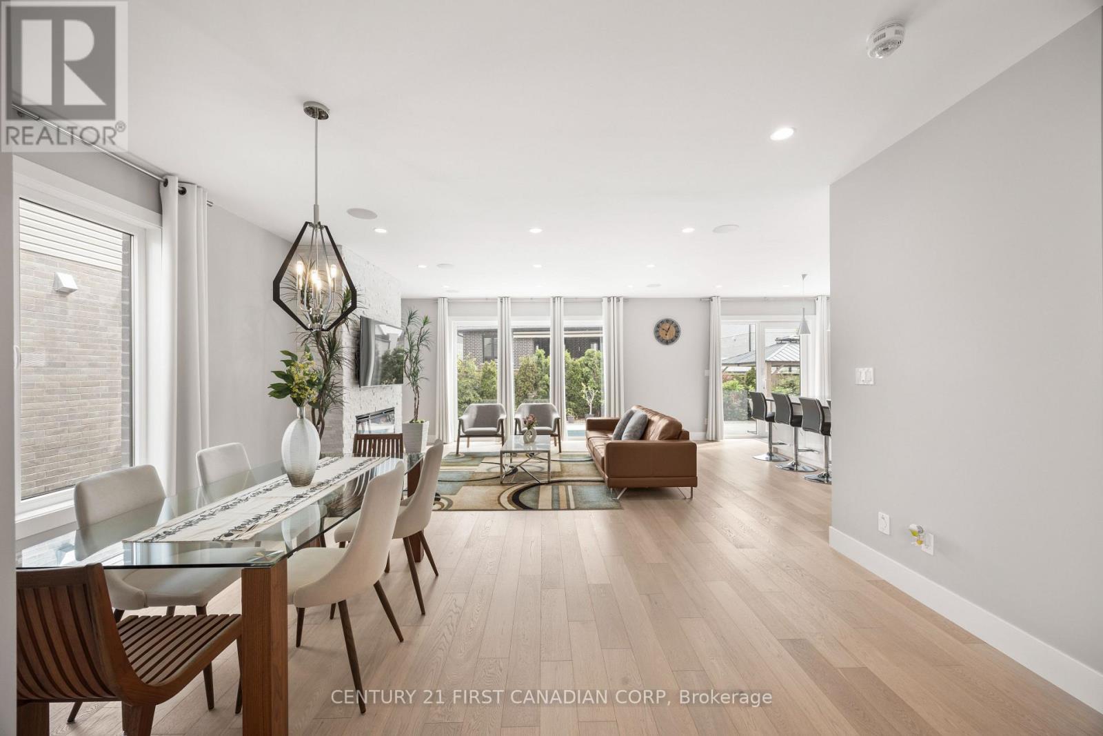 2190 Bakervilla Street, London South (South V), ON - Indoor Photo Showing Dining Room