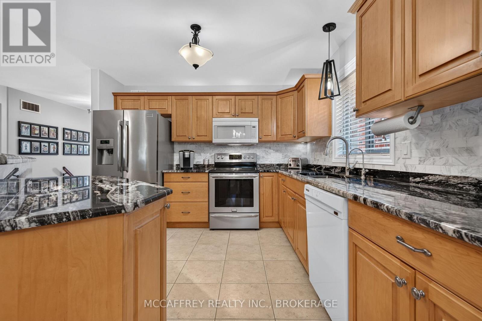 9 Hartwood Crescent, Greater Napanee (Greater Napanee), ON - Indoor Photo Showing Kitchen With Double Sink