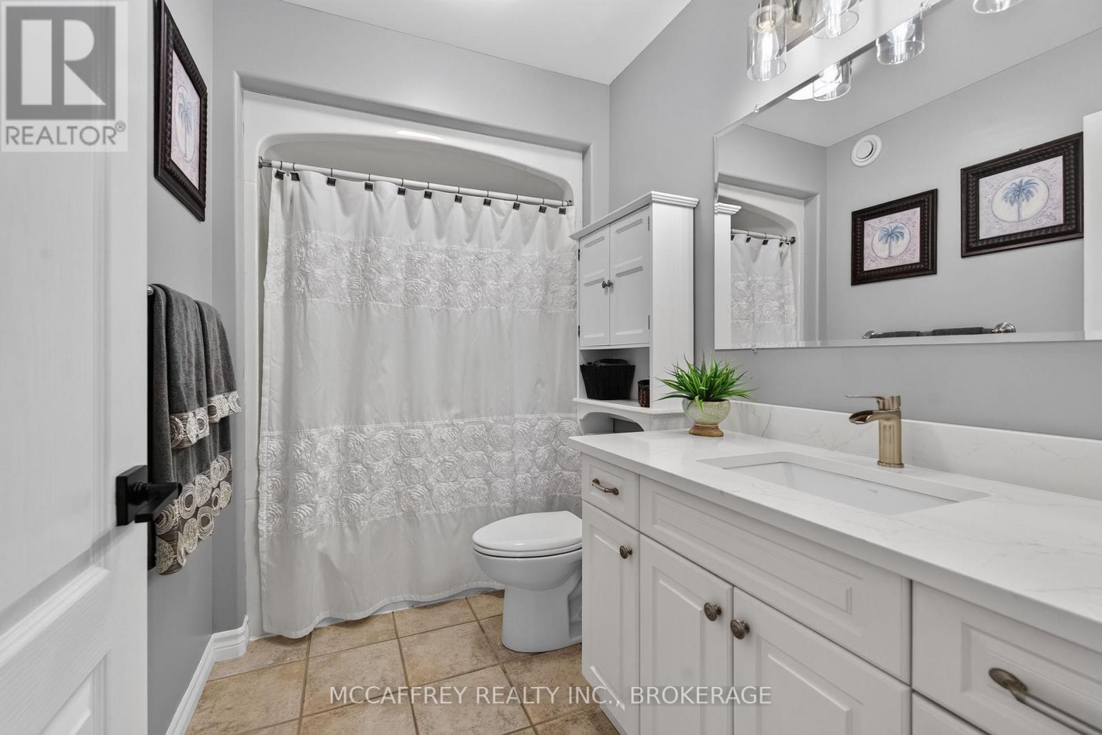 9 Hartwood Crescent, Greater Napanee (Greater Napanee), ON - Indoor Photo Showing Bathroom