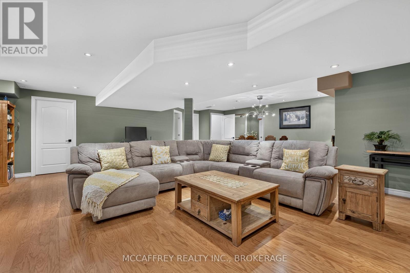 9 Hartwood Crescent, Greater Napanee (Greater Napanee), ON - Indoor Photo Showing Living Room