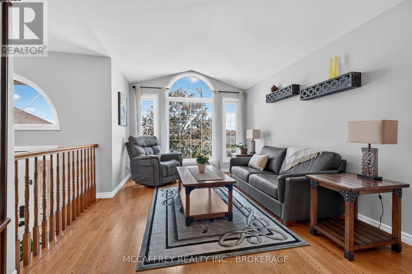 9 Hartwood Crescent, Greater Napanee (Greater Napanee), ON - Indoor Photo Showing Living Room