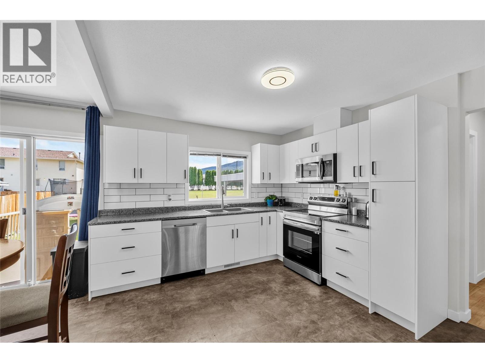 1626 Greig Street, Merritt, BC - Indoor Photo Showing Kitchen With Double Sink