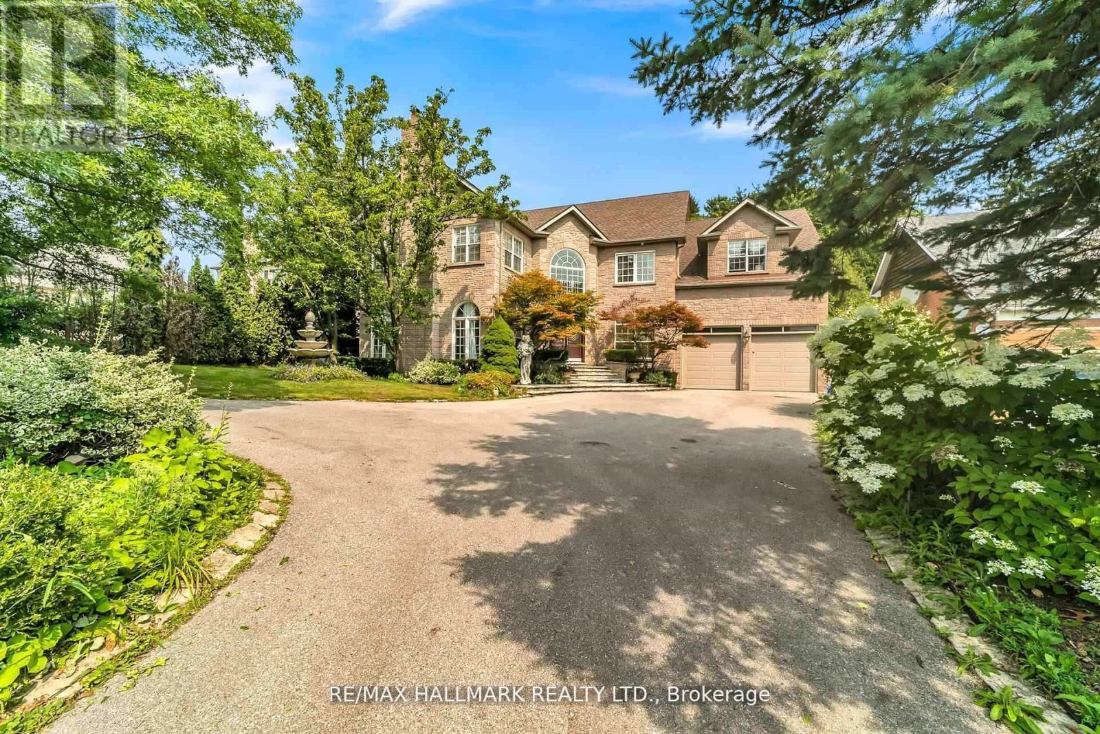 384 Kennedy Street W, Aurora, ON - Outdoor
