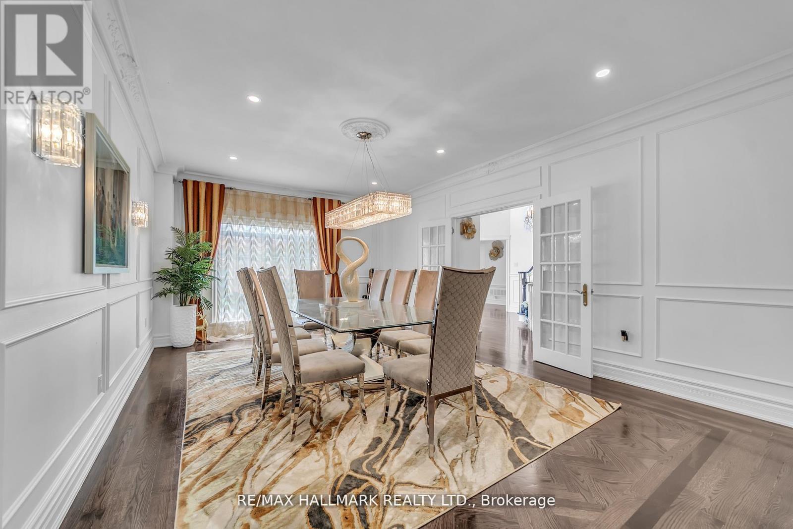 384 Kennedy Street W, Aurora, ON - Indoor Photo Showing Dining Room