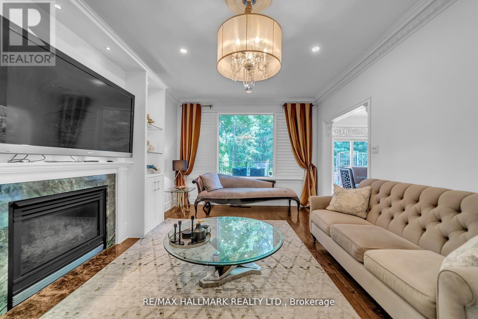 384 Kennedy Street W, Aurora, ON - Indoor Photo Showing Living Room With Fireplace