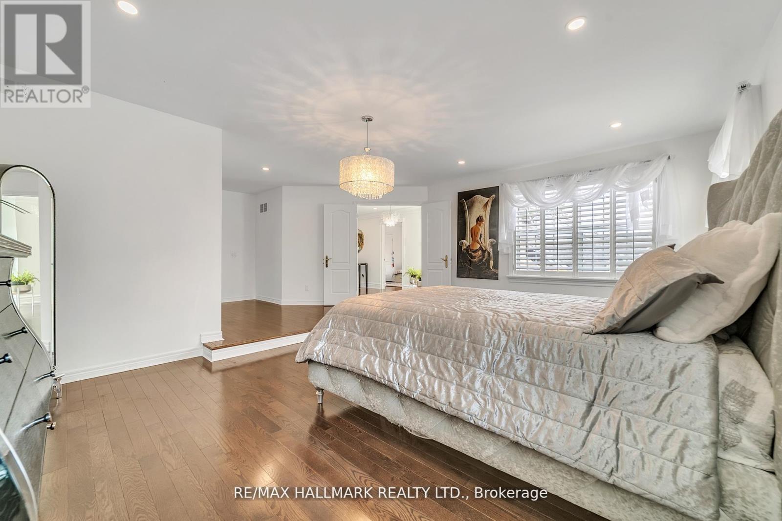 384 Kennedy Street W, Aurora, ON - Indoor Photo Showing Bedroom