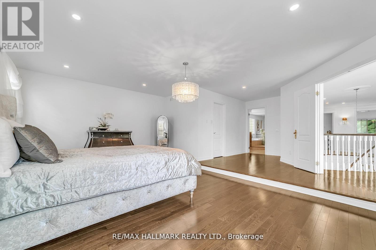 384 Kennedy Street W, Aurora, ON - Indoor Photo Showing Bedroom