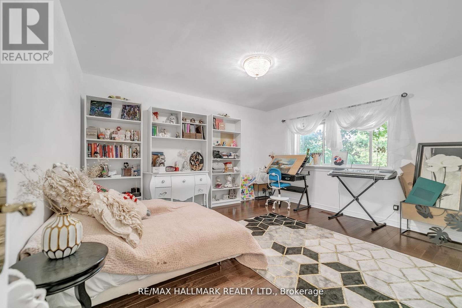 384 Kennedy Street W, Aurora, ON - Indoor Photo Showing Bedroom