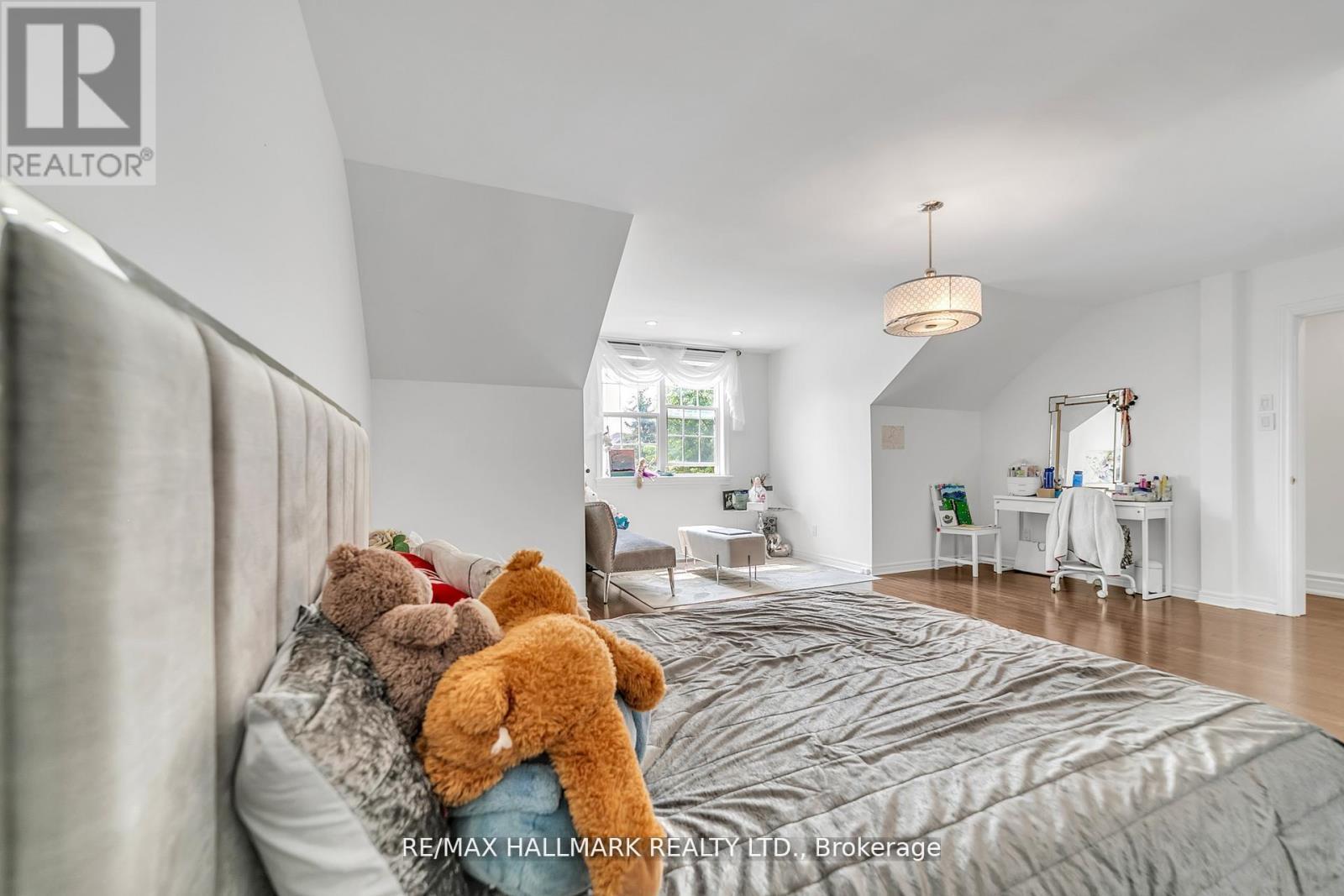 384 Kennedy Street W, Aurora, ON - Indoor Photo Showing Bedroom