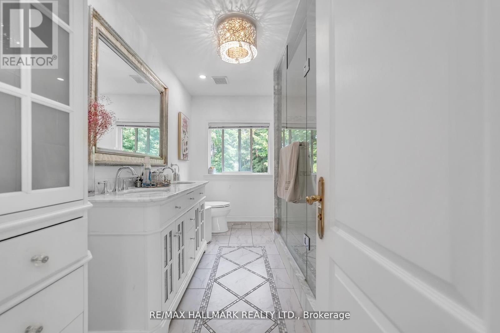 384 Kennedy Street W, Aurora, ON - Indoor