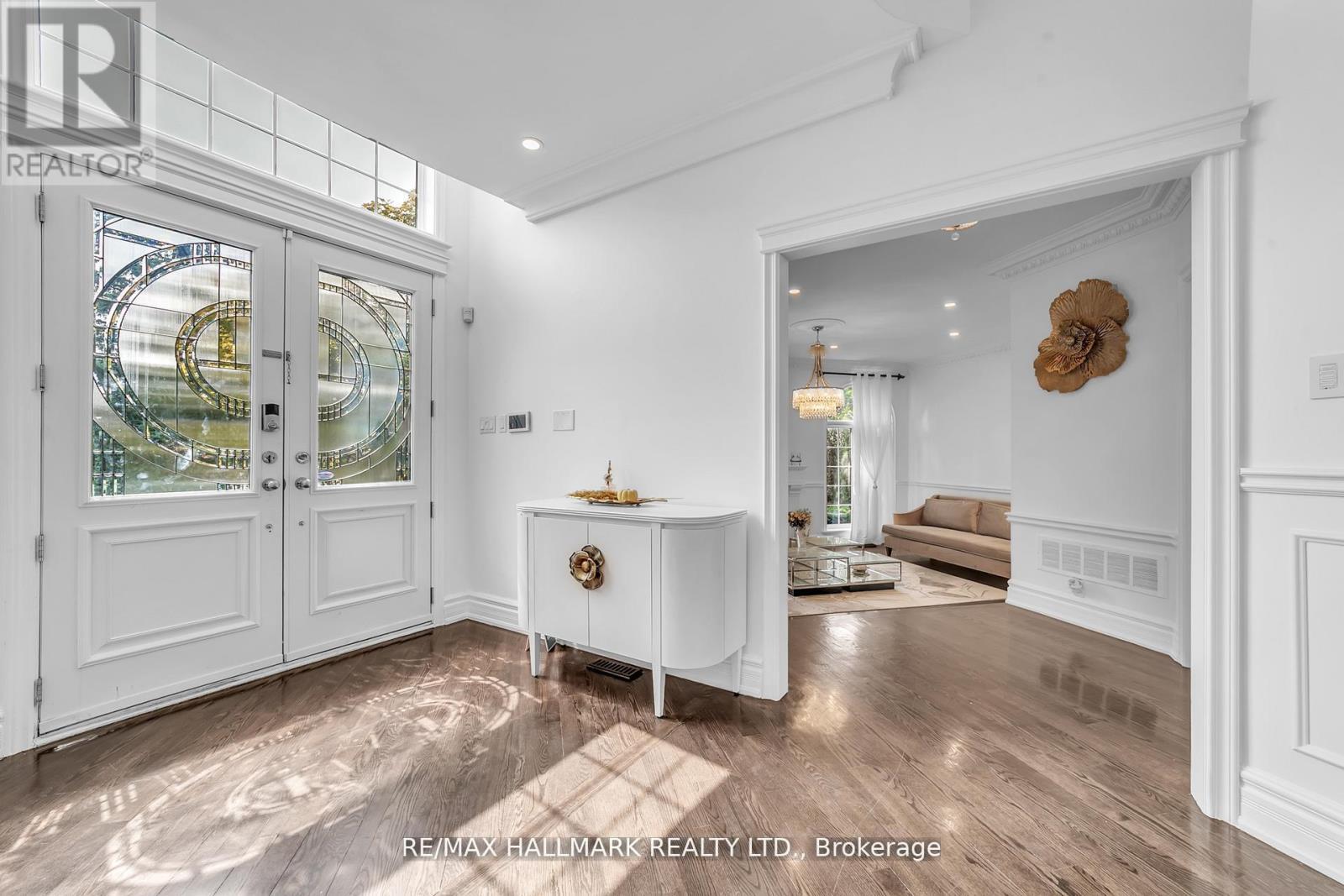 384 Kennedy Street W, Aurora, ON - Indoor Photo Showing Other Room