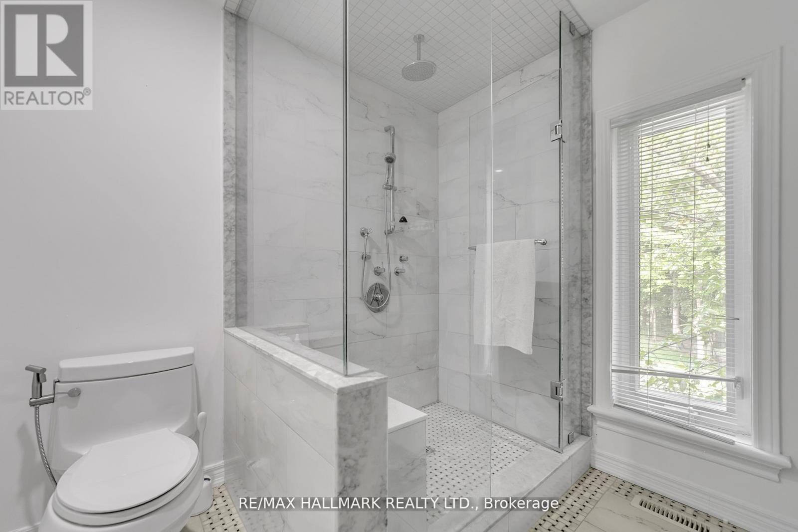 384 Kennedy Street W, Aurora, ON - Indoor Photo Showing Bathroom