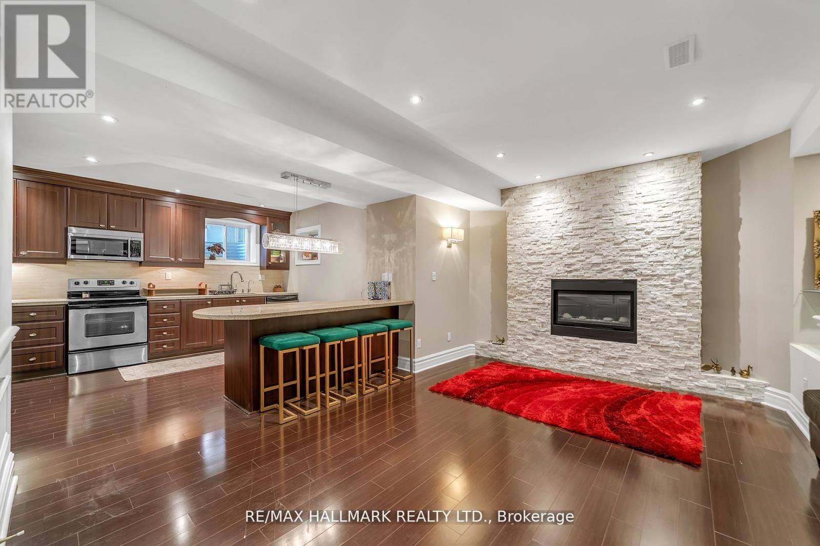 384 Kennedy Street W, Aurora, ON - Indoor With Fireplace