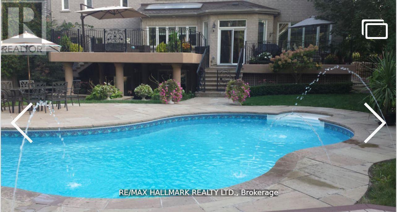384 Kennedy Street W, Aurora, ON - Outdoor With In Ground Pool
