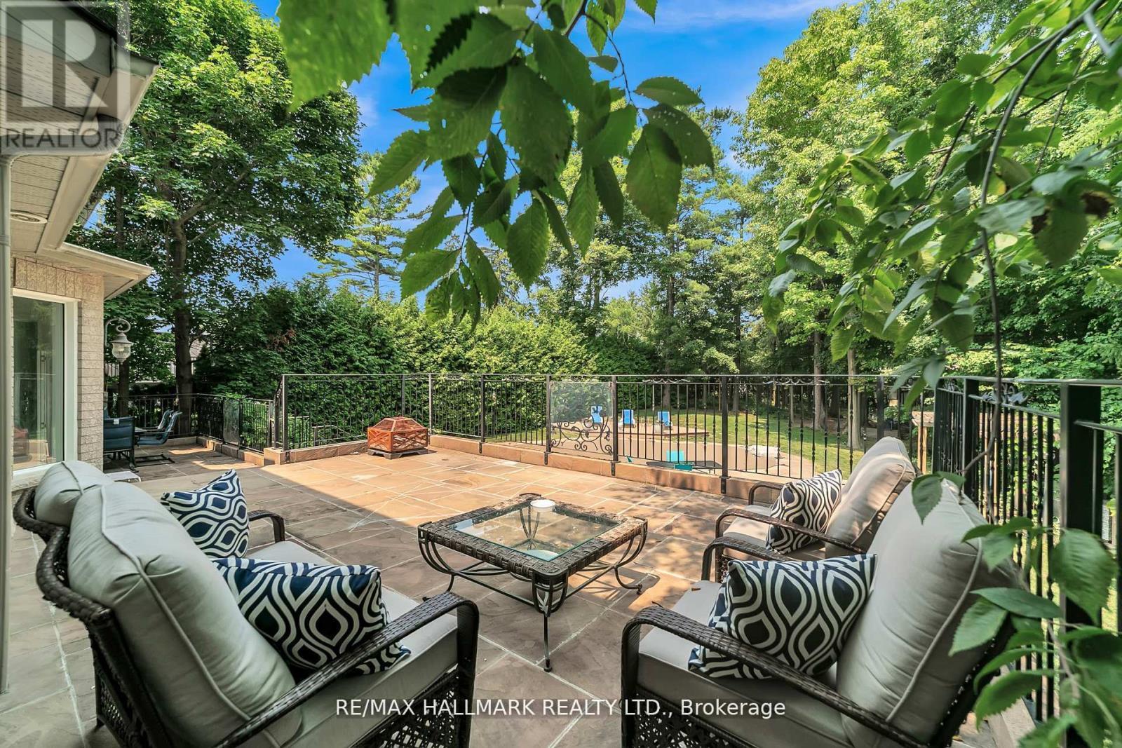 384 Kennedy Street W, Aurora, ON - Outdoor