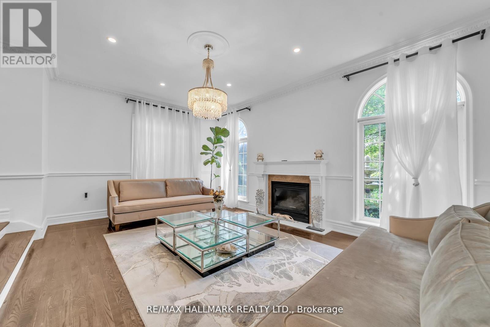 384 Kennedy Street W, Aurora, ON - Indoor Photo Showing Living Room With Fireplace