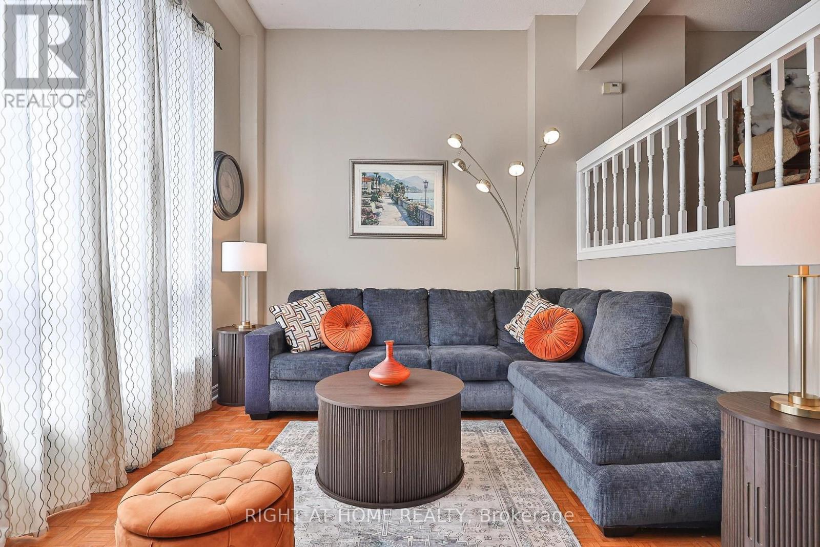 74 - 100 Darras Court, Brampton, ON - Indoor Photo Showing Living Room