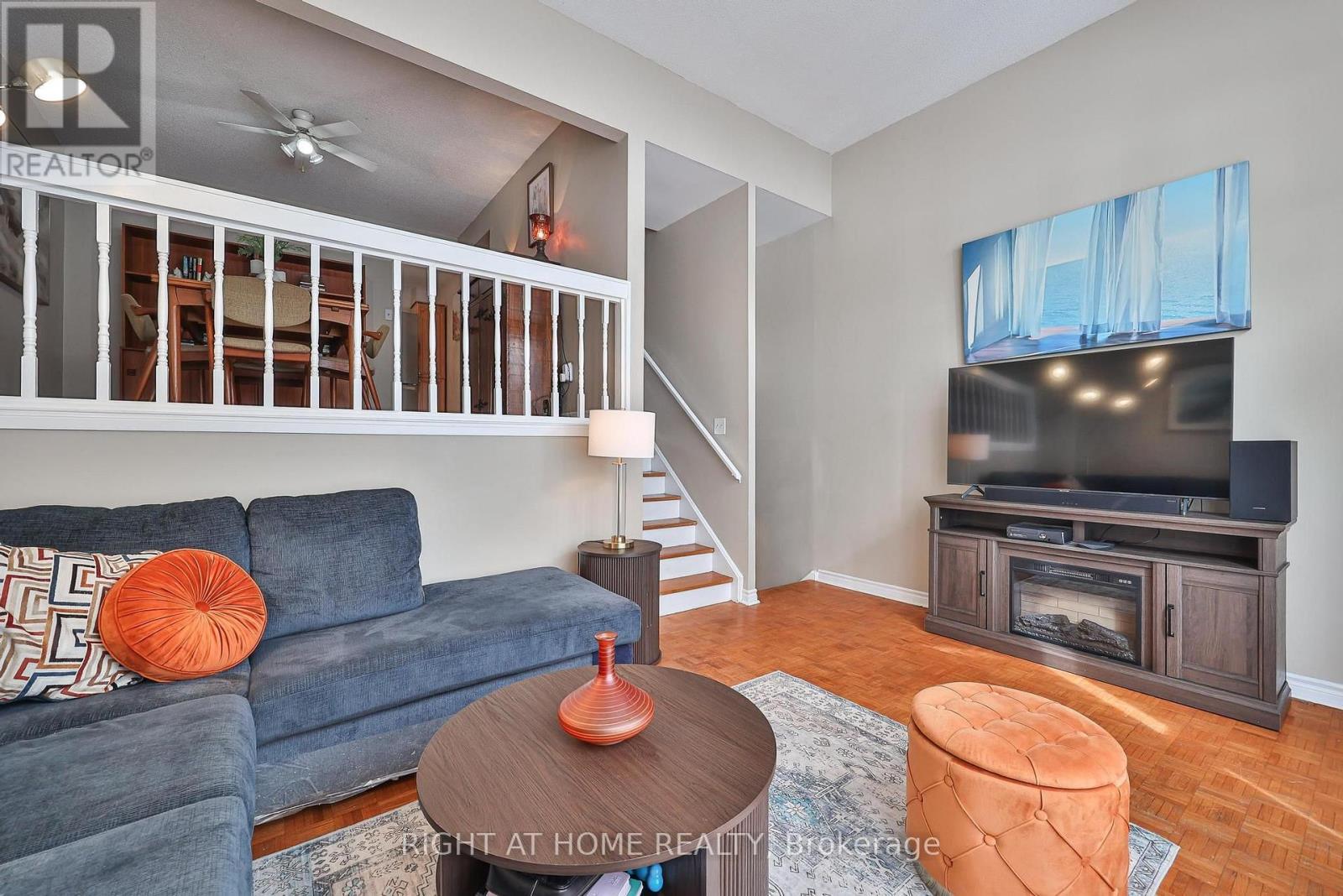 74 - 100 Darras Court, Brampton, ON - Indoor Photo Showing Living Room