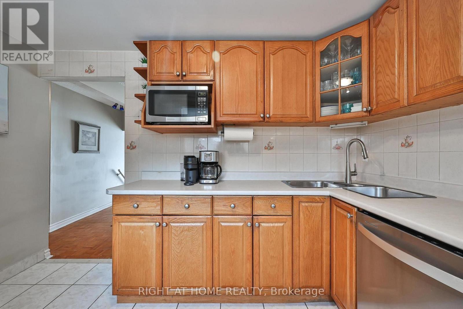 74 - 100 Darras Court, Brampton, ON - Indoor Photo Showing Kitchen