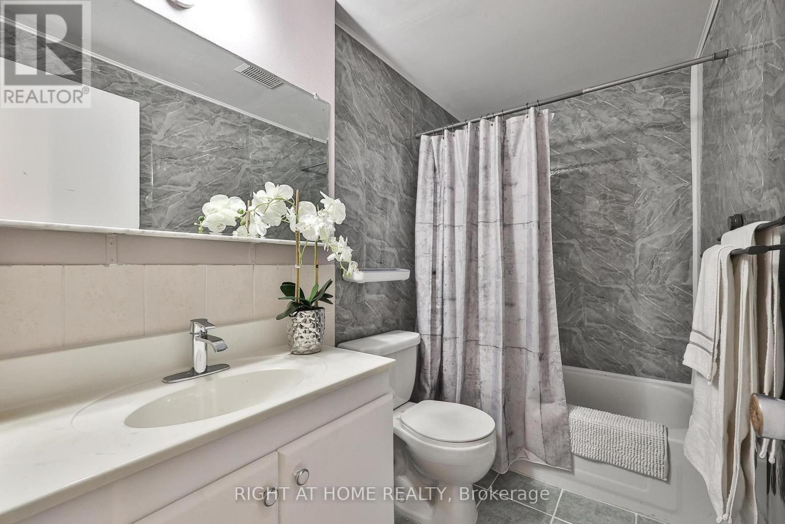 74 - 100 Darras Court, Brampton, ON - Indoor Photo Showing Bathroom