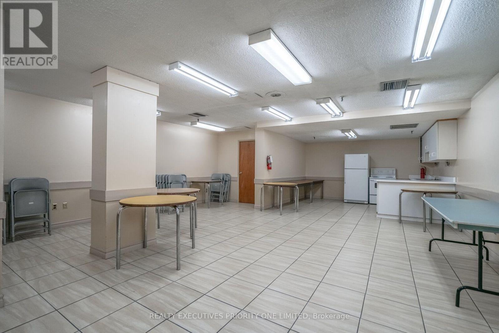 1802 - 10 Martha Eaton Way, Toronto, ON - Indoor Photo Showing Other Room