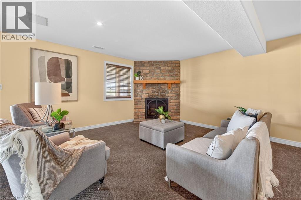 1140 River Road, Cayuga, ON - Indoor Photo Showing Living Room With Fireplace