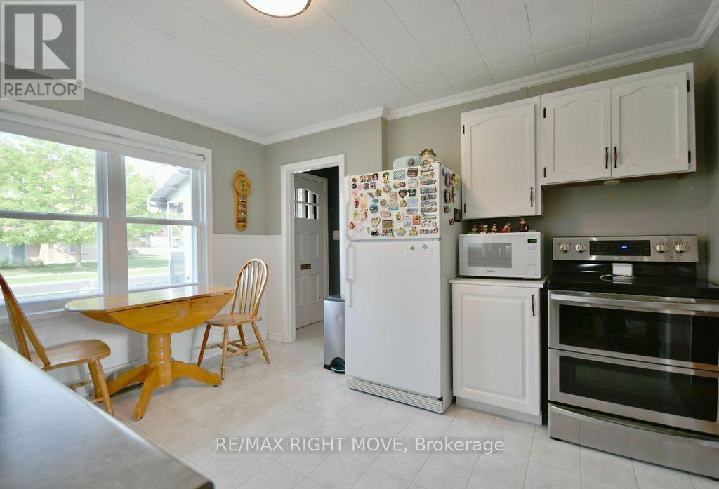 430 Gill Street, Orillia, ON - Indoor Photo Showing Kitchen