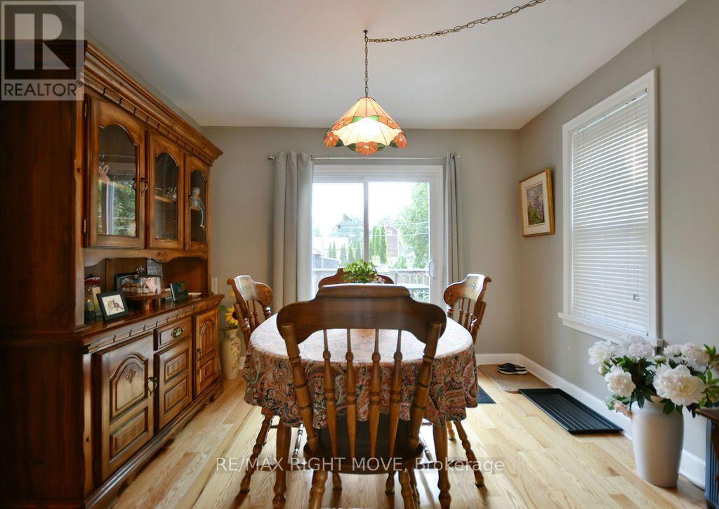 430 Gill Street, Orillia, ON - Indoor Photo Showing Dining Room