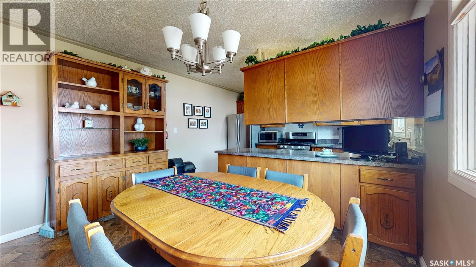 131 Wells Street, Regina, SK - Indoor Photo Showing Dining Room