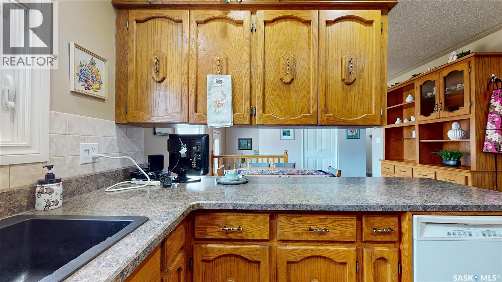 131 Wells Street, Regina, SK - Indoor Photo Showing Kitchen