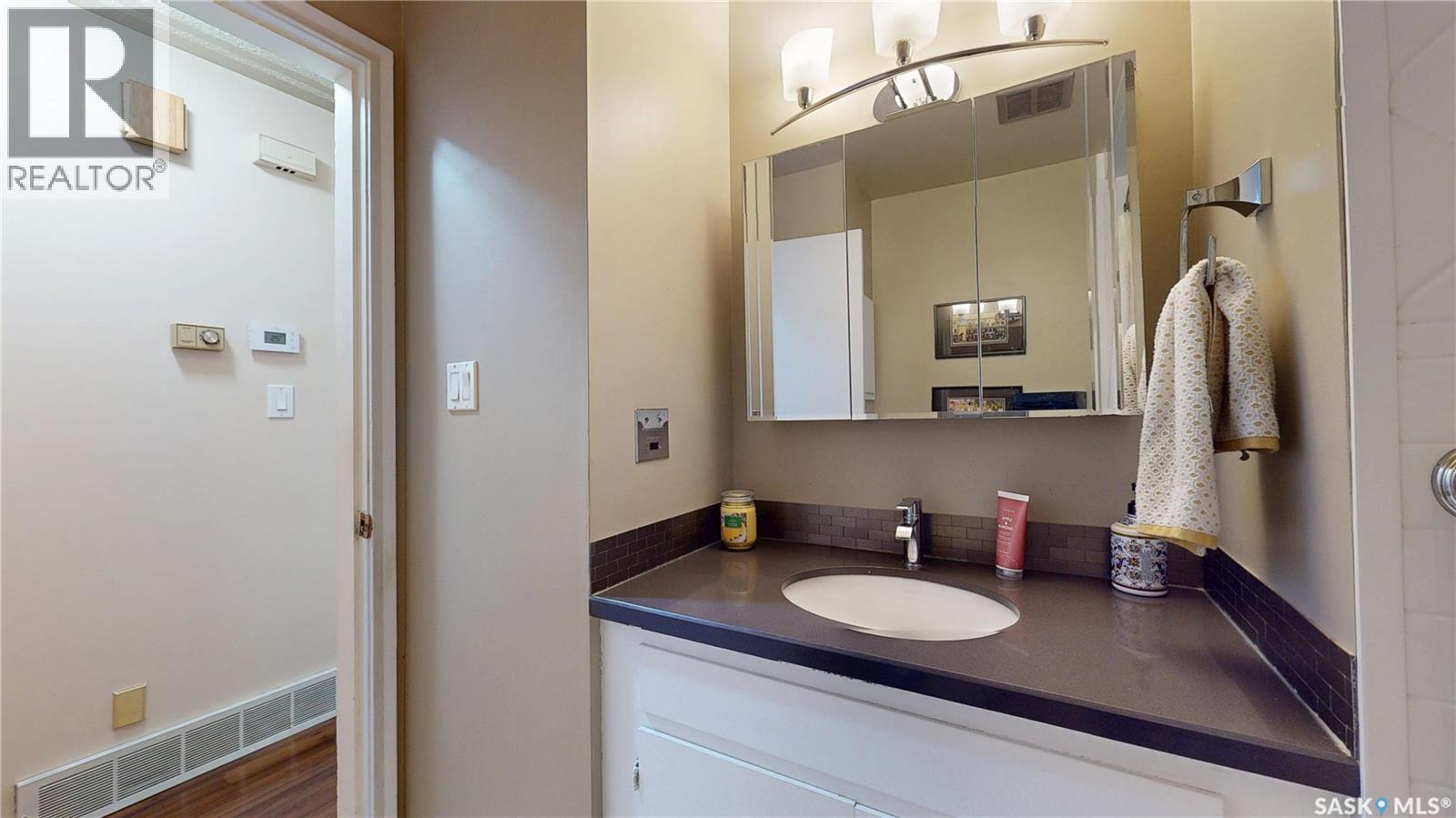 131 Wells Street, Regina, SK - Indoor Photo Showing Bathroom