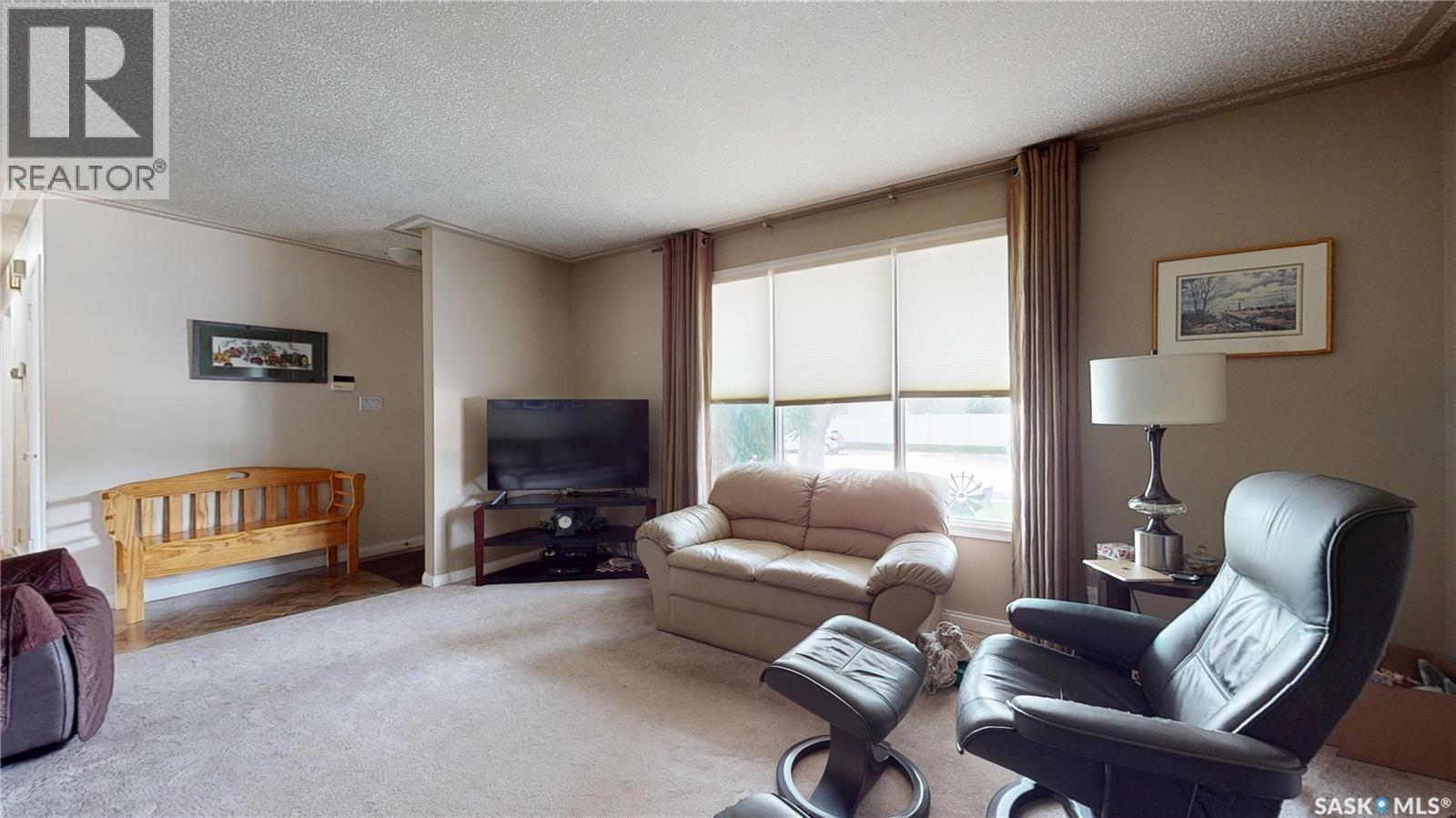 131 Wells Street, Regina, SK - Indoor Photo Showing Living Room
