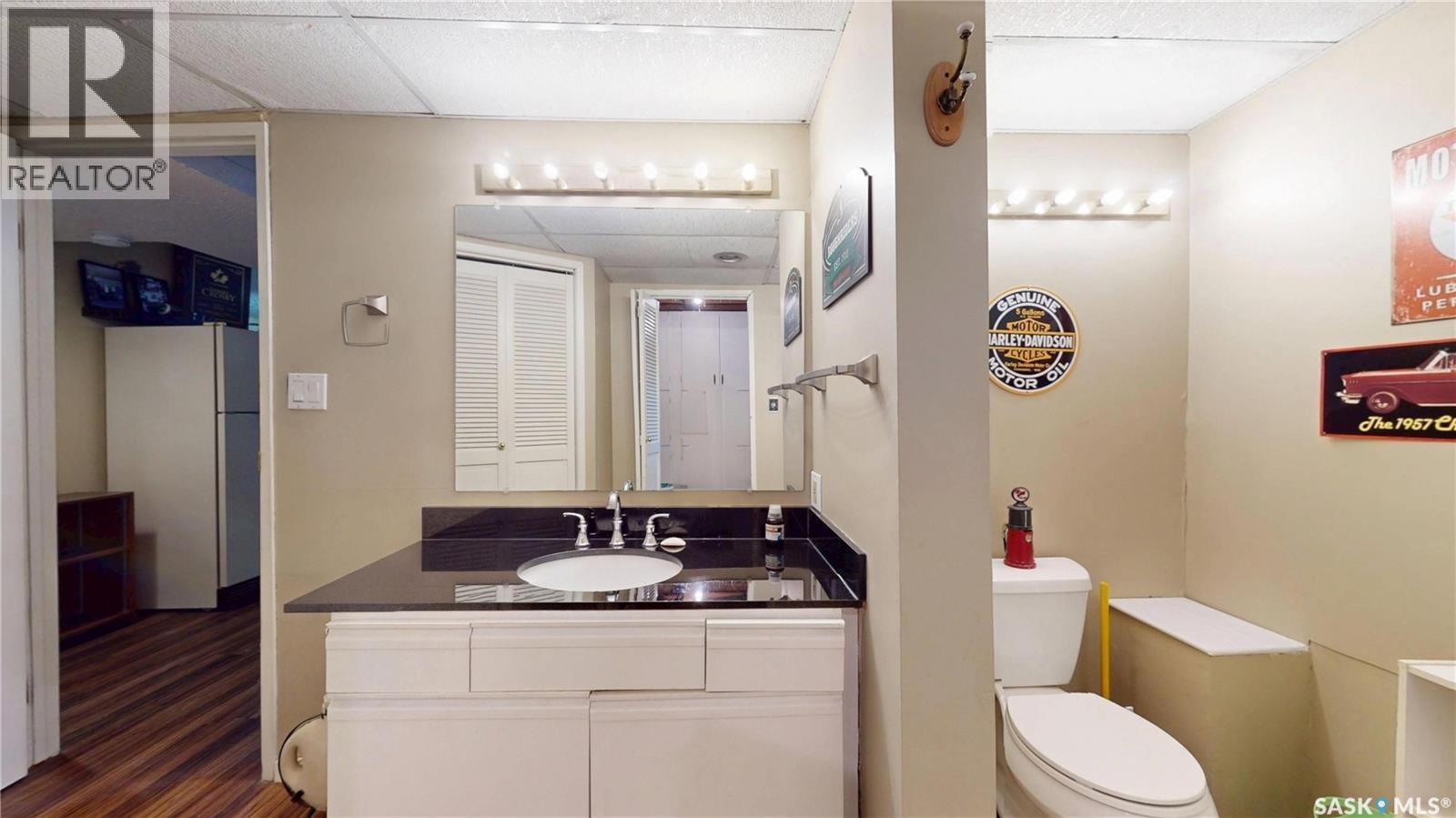 131 Wells Street, Regina, SK - Indoor Photo Showing Bathroom