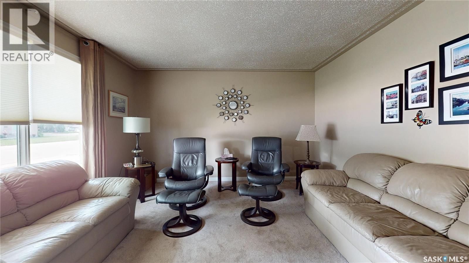 131 Wells Street, Regina, SK - Indoor Photo Showing Living Room