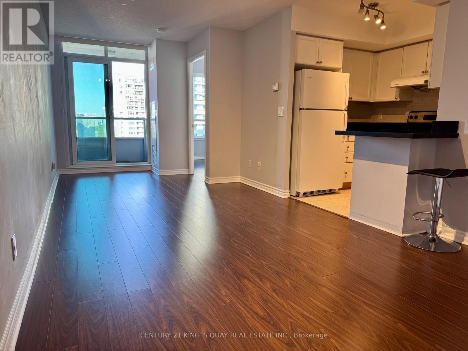 2006 - 17 Barberry Place, Toronto, ON - Indoor Photo Showing Kitchen